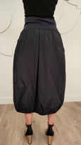 Toni T. Iridescent Taffeta Balloon Skirt w. Jersey waistband in Black