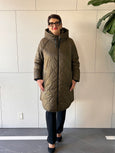 Junge Quilted Shirt Tail Hem Zip Front Coat with Attached Hood in Bronze