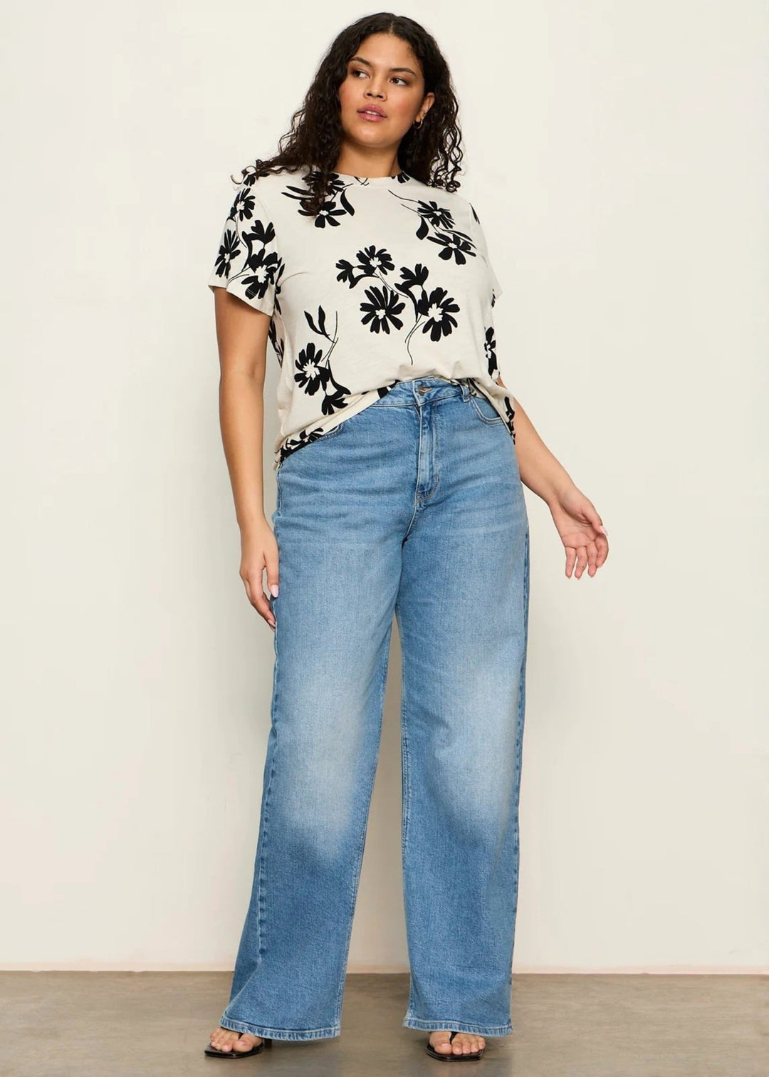 Sanctuary Tops and Joseph Ribkoff Jeans: The Perfect Summer Look