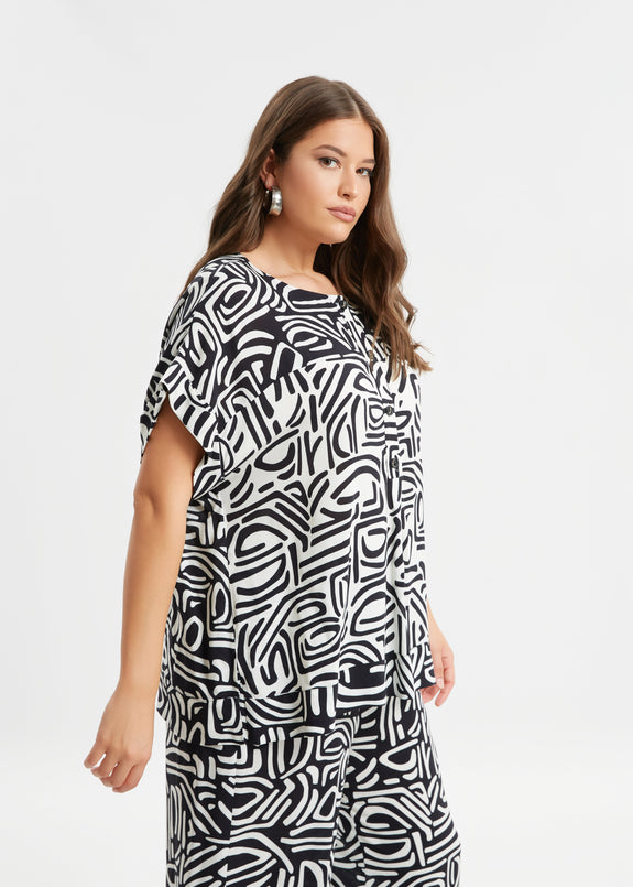 side view of Mat plus size Black and White print Short Sleeve Tunic Top