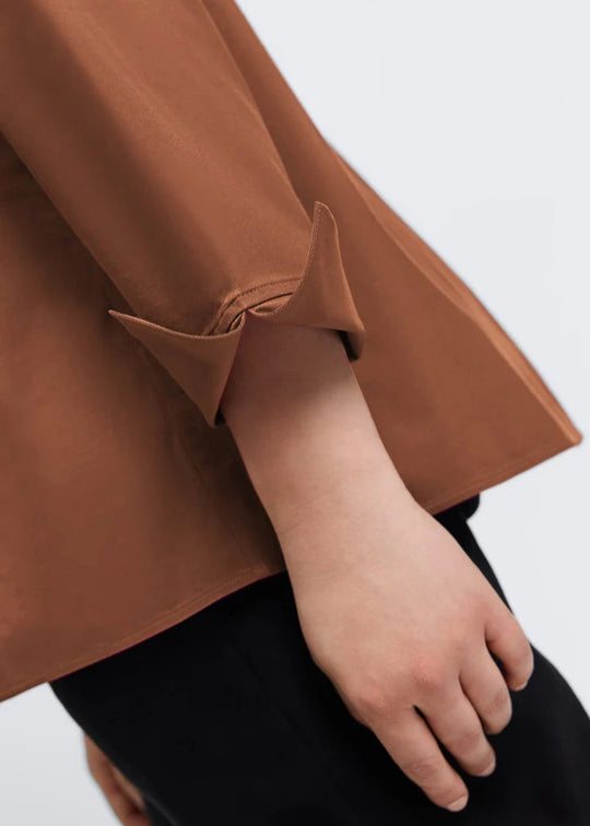 close up view of sleeve on plus size Foxcroft No iron stretch Long sleeve Popover Agnes Shirt in Macchiato