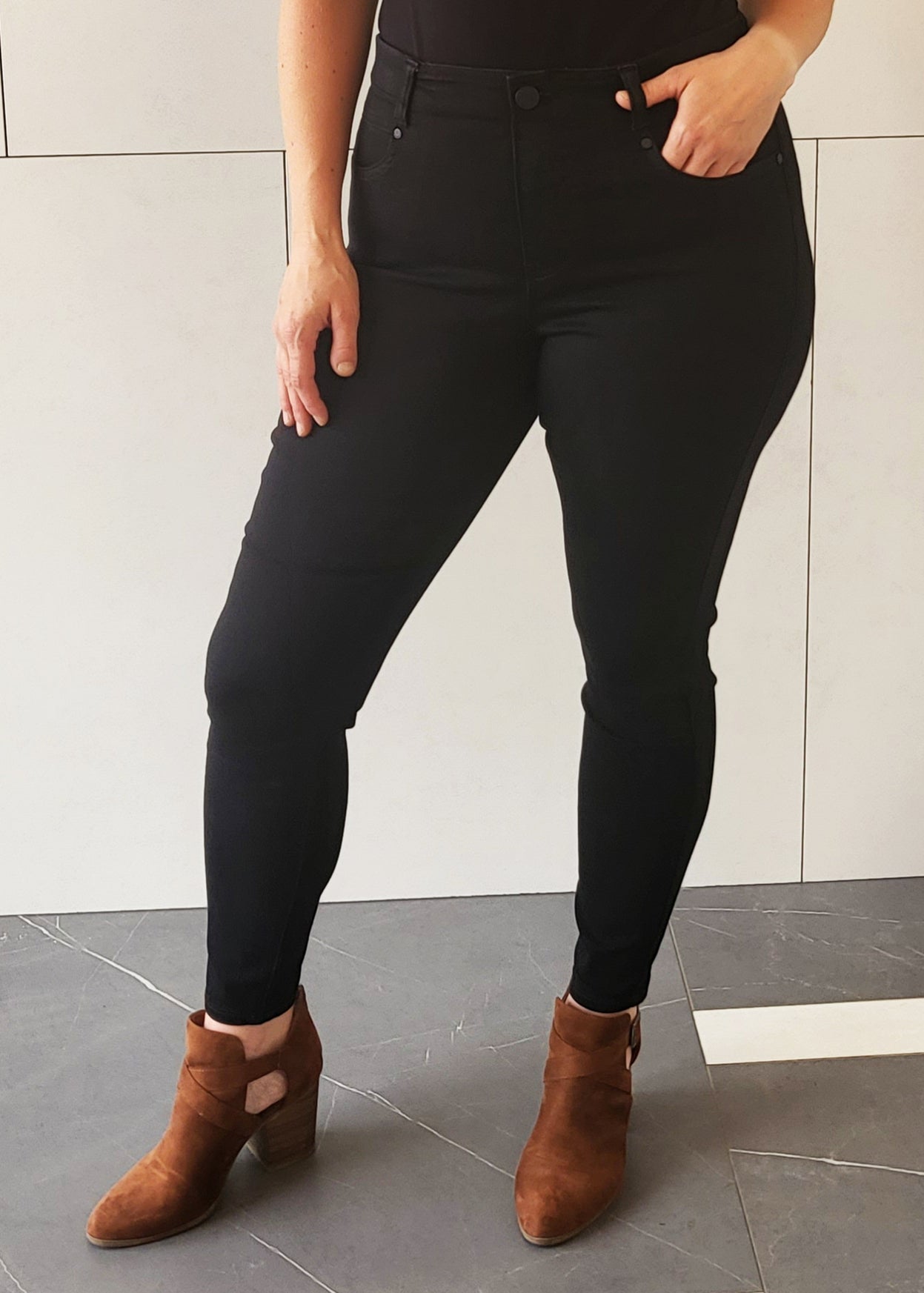 Liverpool Abby Skinny Jean in Black Rinse