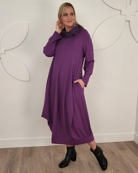 Toni T. Long Sleeve Jersey Long dress with Taffeta collar in Viola