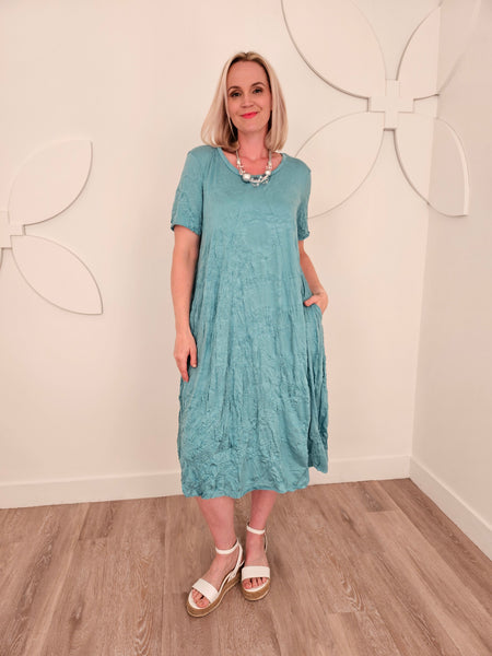Luukaa Brisa Short Sleeve Crinkle Jersey Long Dress in Turquoise