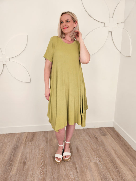 Luukaa Short Sleeve Long Drapey Pleat Texture Dress in Lime