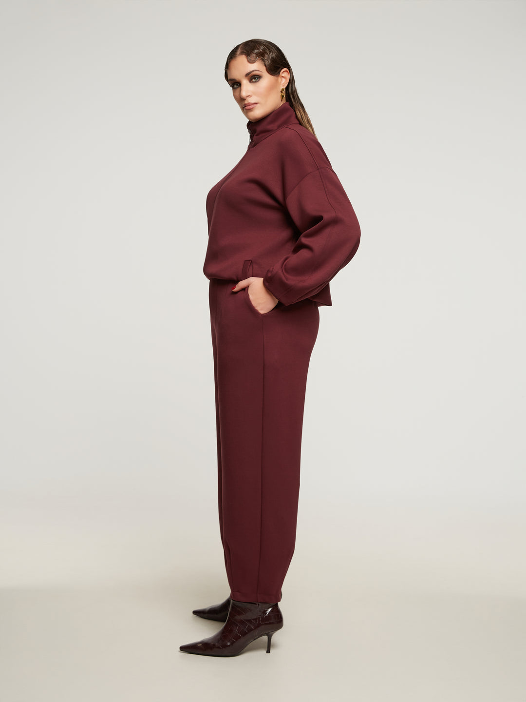 Mat Pull on Jogging Pant with Lantern Hem in Bordeaux
