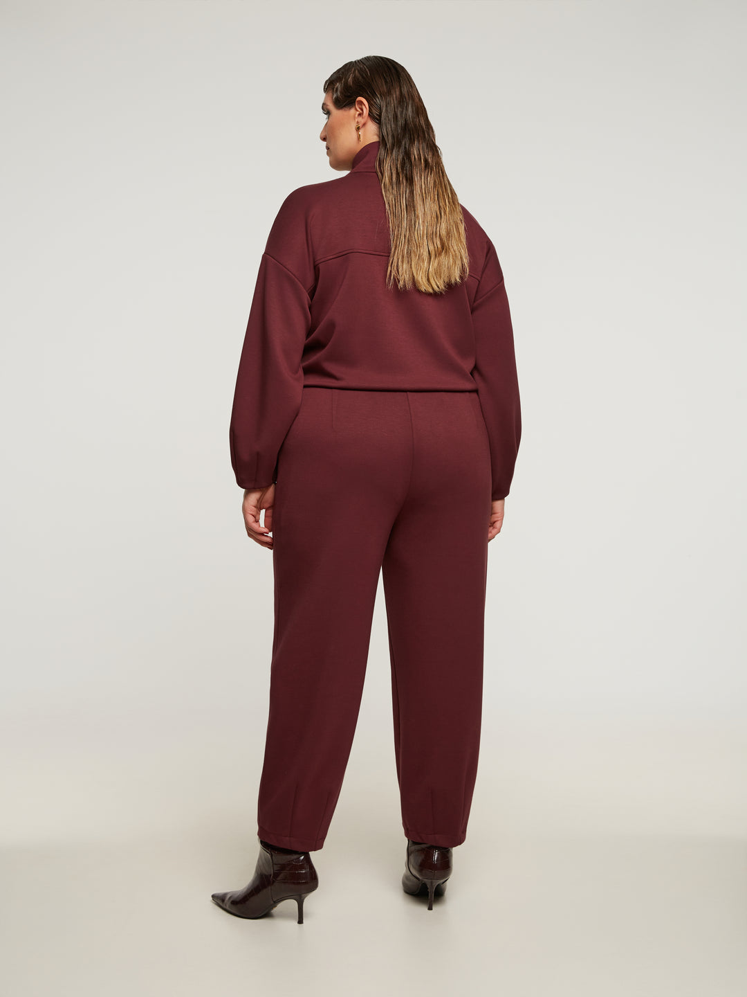 Mat Pull on Jogging Pant with Lantern Hem in Bordeaux