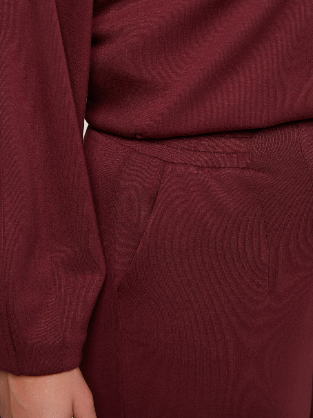 Mat Pull on Jogging Pant with Lantern Hem in Bordeaux