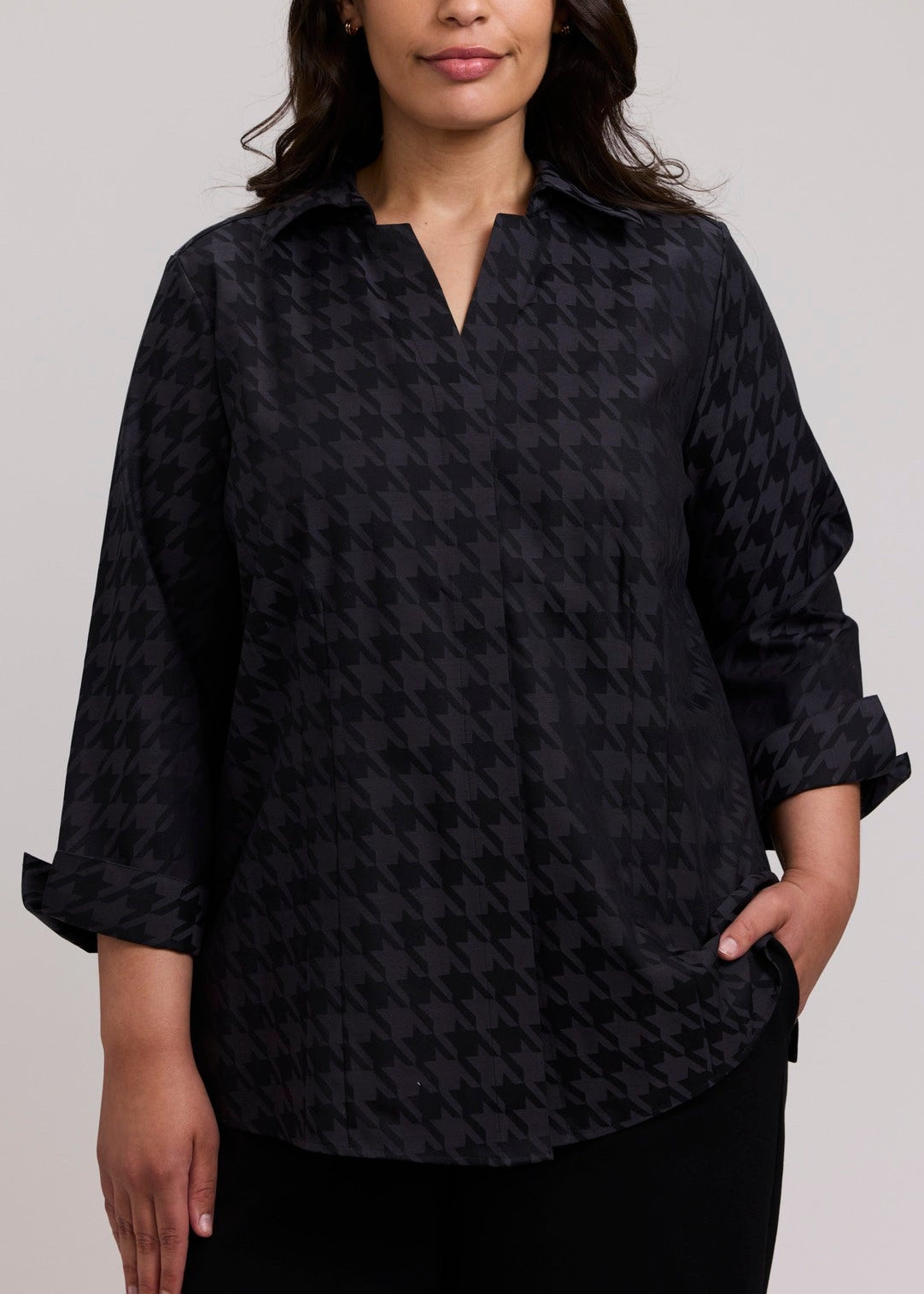 Black houndstooth jacquard 3/4-sleeve blouse with V-neck