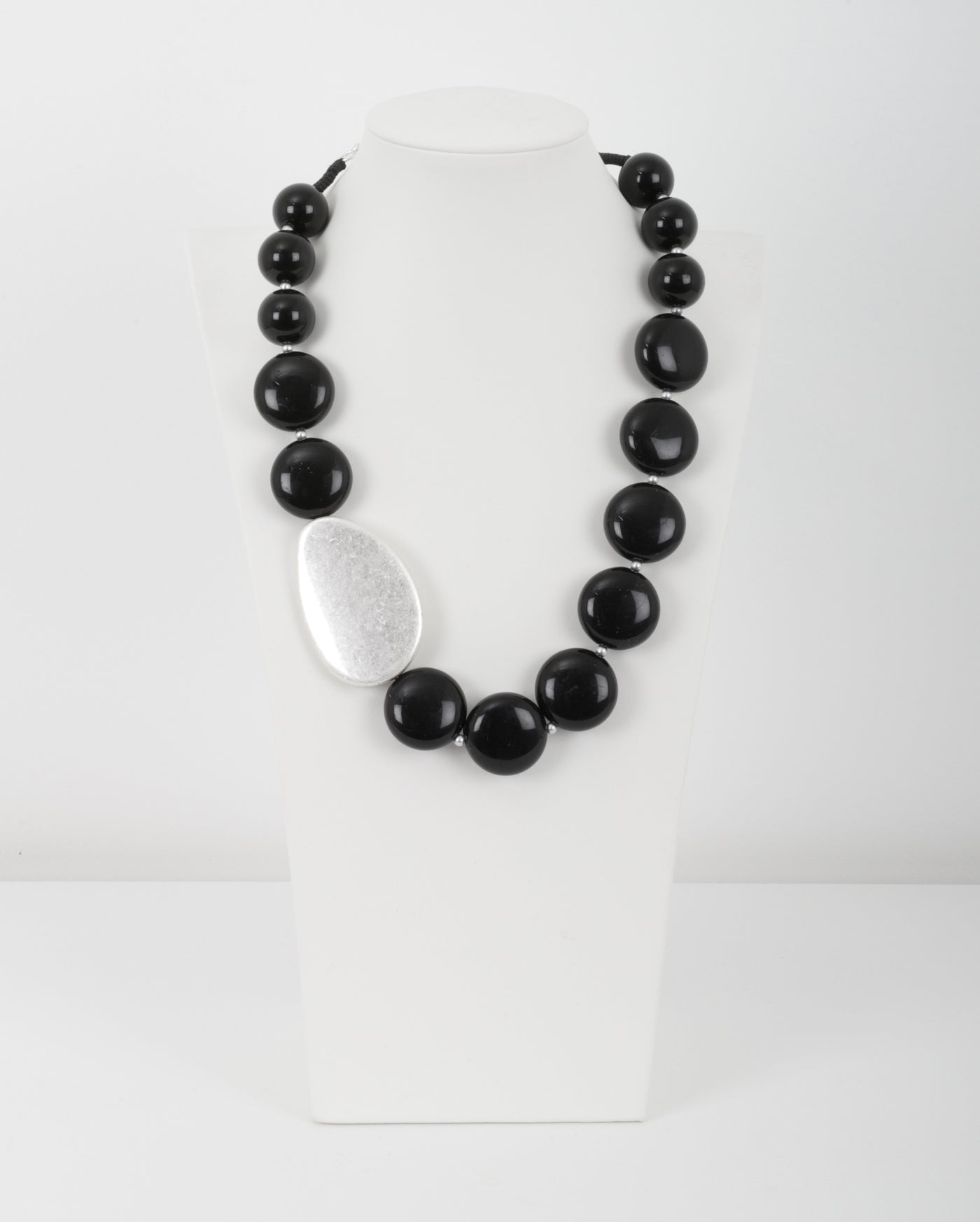 Merx Short Black Bead Necklace with Silver Oval