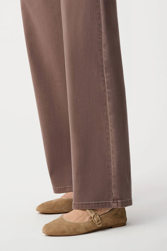 Mink wide-leg jeans with stitched straight hem and wide-leg fall