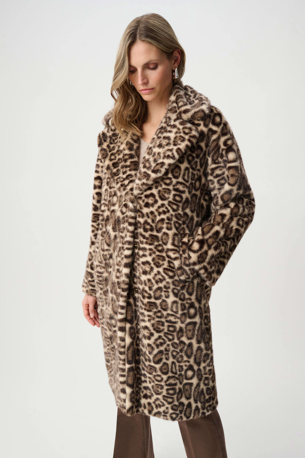 Beige faux fur leopard print coat with notched collar and button-front