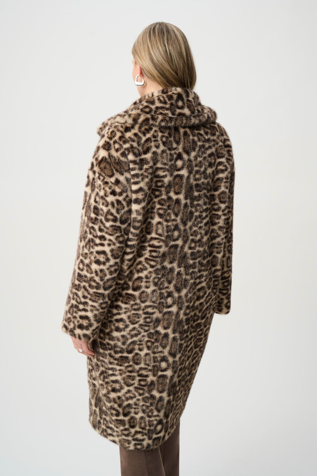 Back view leopard print faux fur coat with notched collar and long sleeves