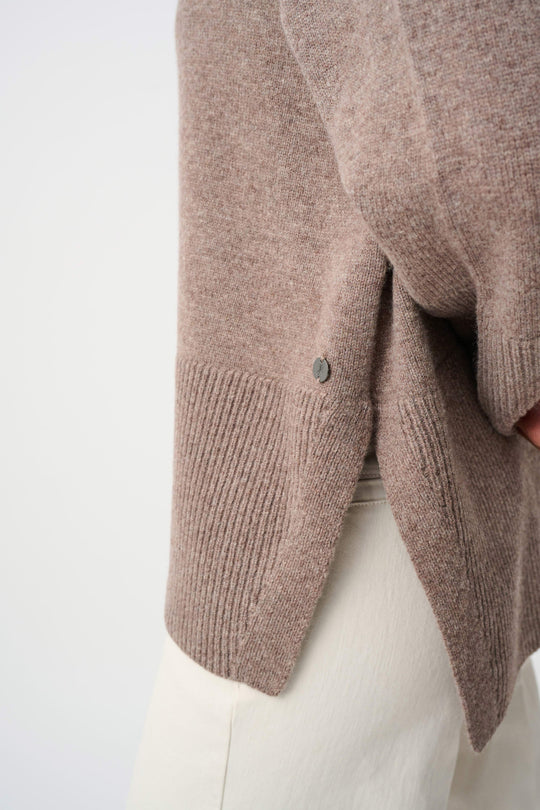 Mink wool sweater with ribbed cuff detail and side slit at hem