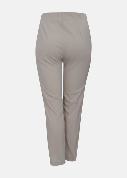 Toni T. Stretch Poplin Slim Leg Pant in Sand