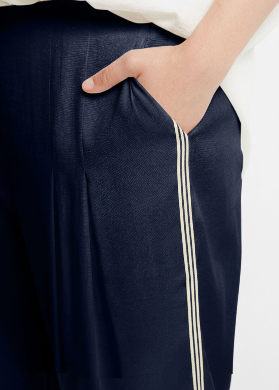 Mat Fly Front Wide Leg Pant with Side Stripe in Navy Blue