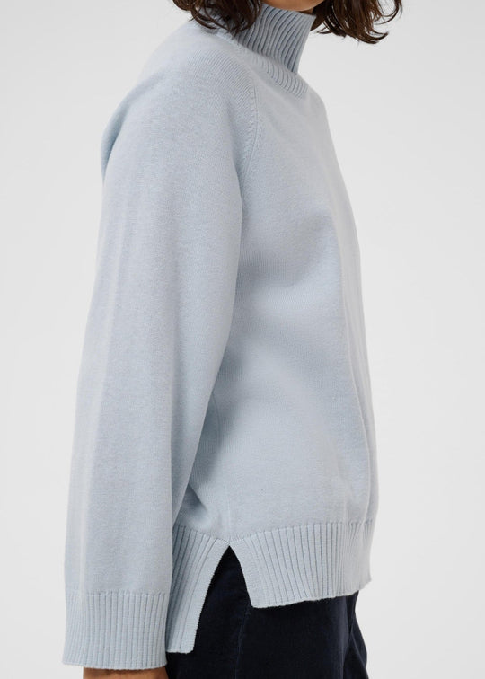 Light gray knit turtleneck pullover with ribbed cuffs and hem