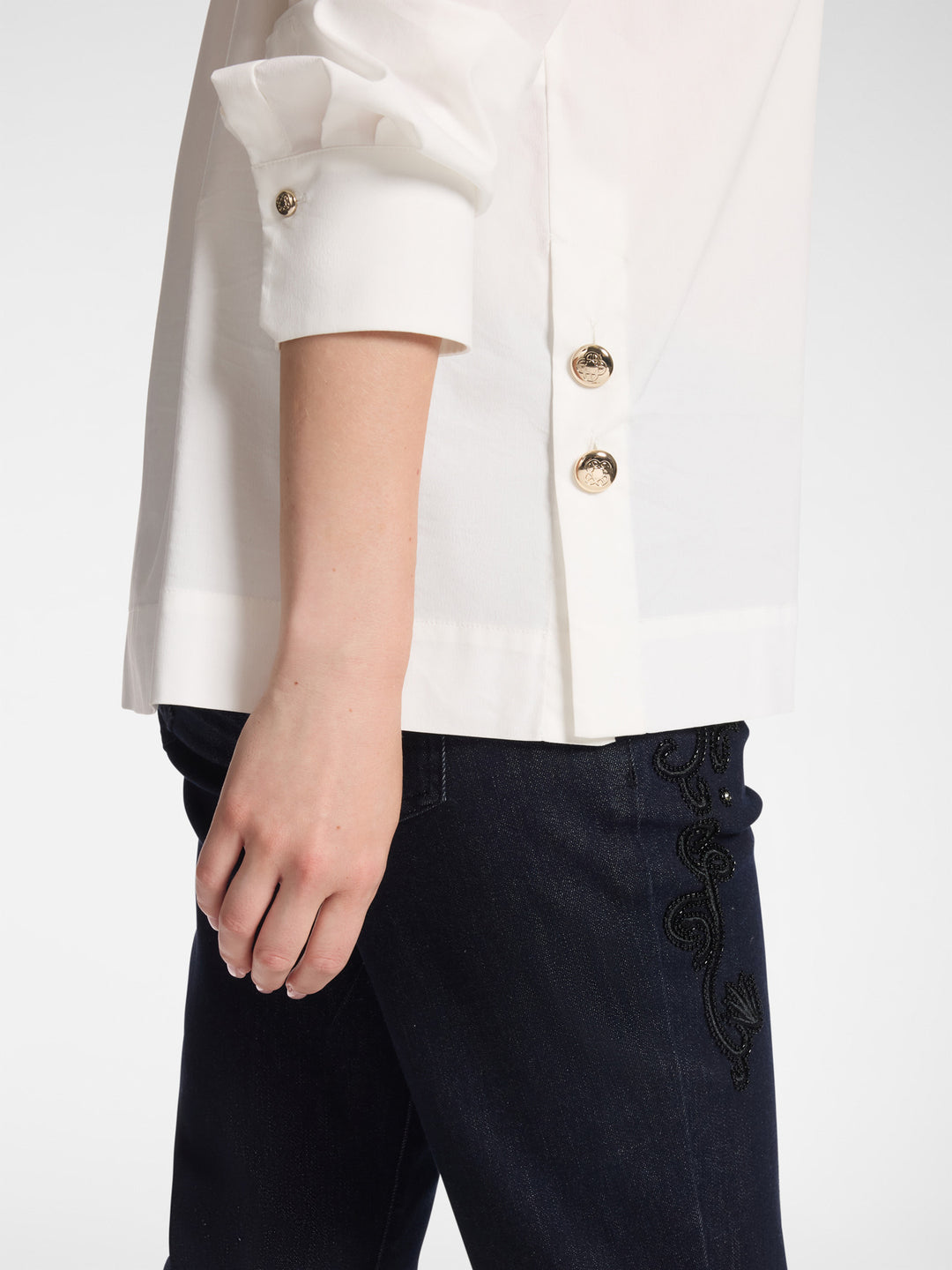 Silk white shirt sleeve with buttoned cuff and short side detail