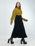 Mat Knit Pleated Long Skirt in Black