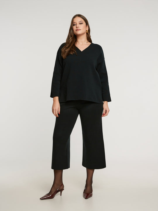 Mat V Neck Long Sleeve Sweater in Black