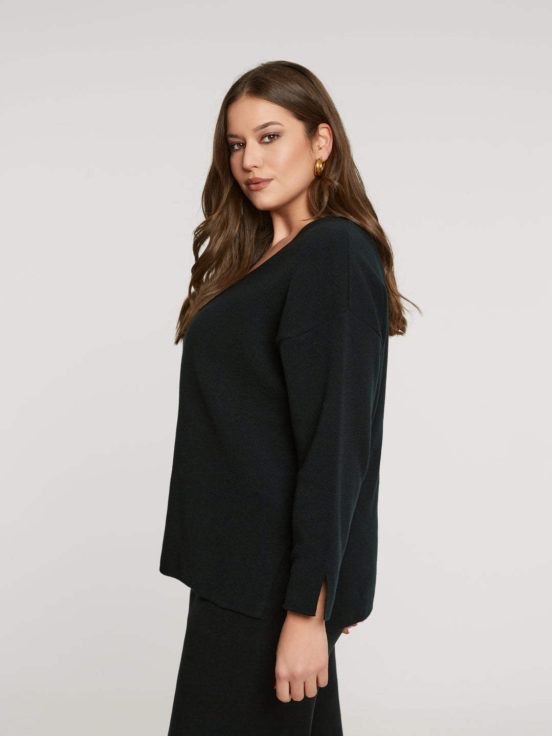 Mat V Neck Long Sleeve Sweater in Black