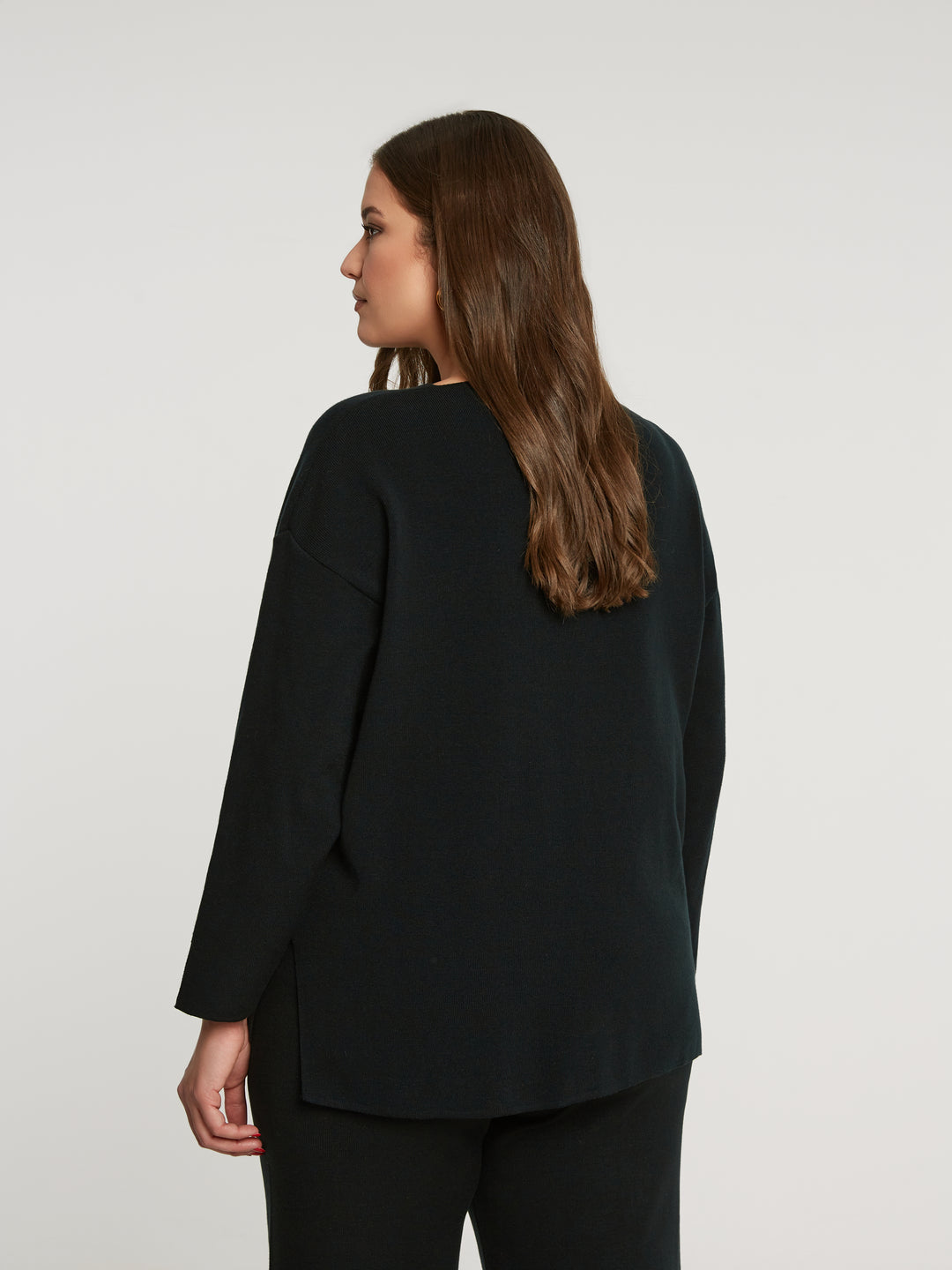 Mat V Neck Long Sleeve Sweater in Black