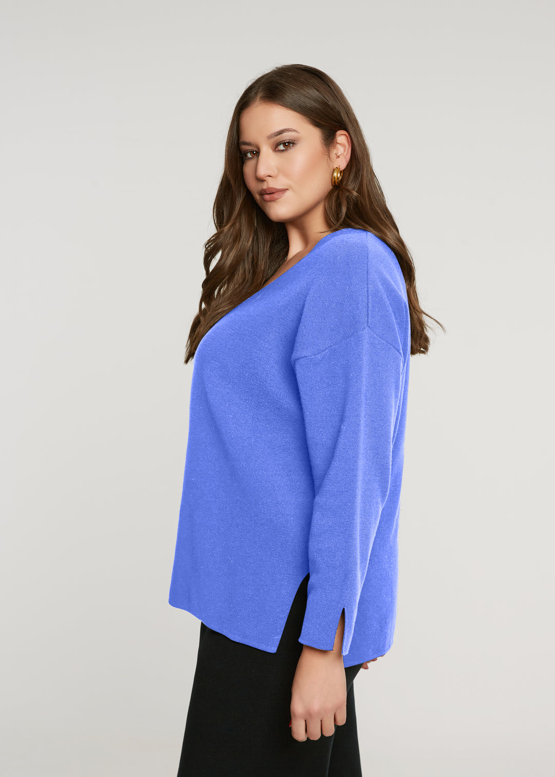 Mat V Neck Long Sleeve Sweater in Denim