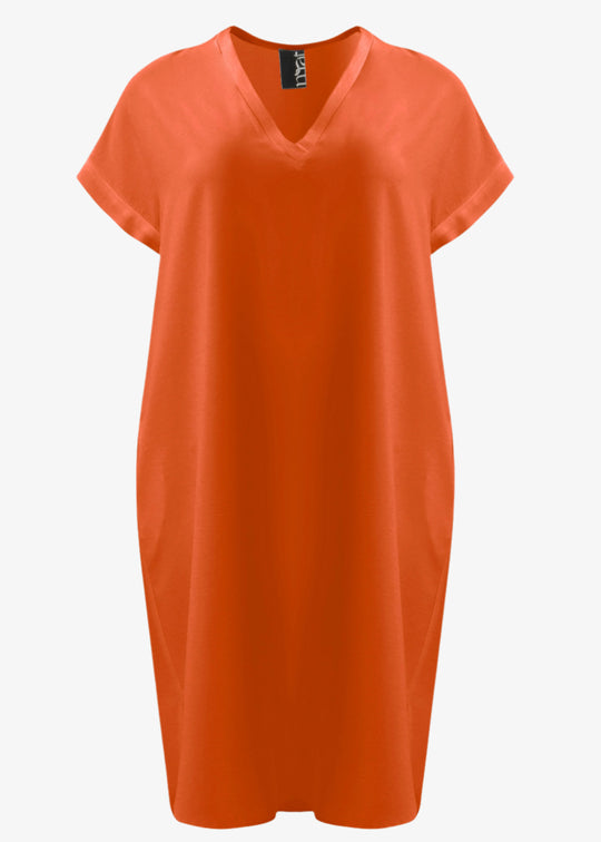 front view of Mat plus size polyester textured air-wash V-neck Short Sleeve Dress in Coral