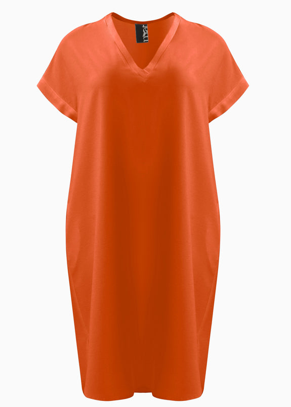 front view of Mat plus size polyester textured air-wash V-neck Short Sleeve Dress in Coral