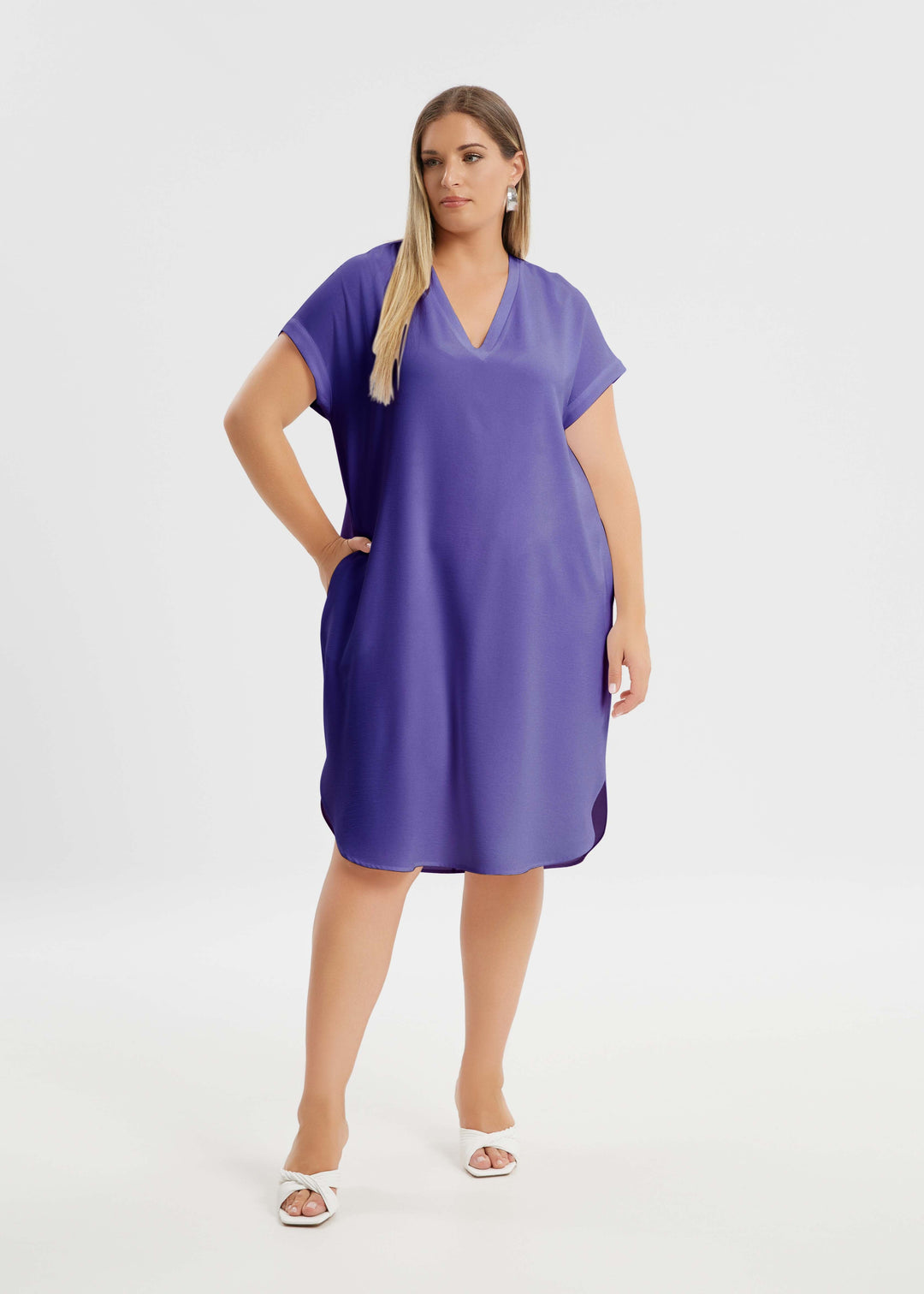 front view of Mat plus size polyester textured air-wash V-neck Short Sleeve Dress in Lilac