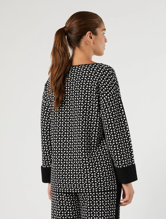 Black-and-white patterned viscose tunic with black cuffs and round neckline