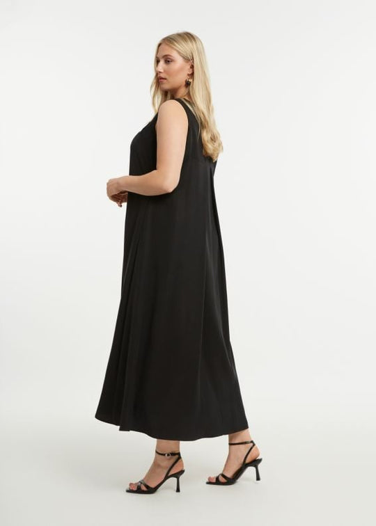 side view of plus size Mat Tencel sleeveless Lace Bodice Maxi Dress in Black