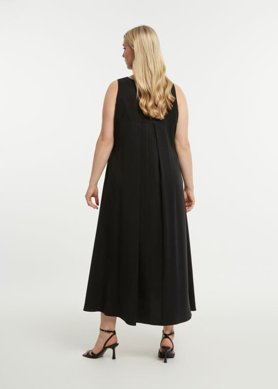 back view of plus size Mat Tencel sleeveless Lace Bodice Maxi Dress in Black