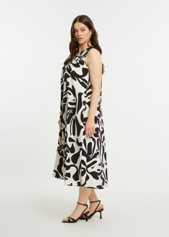 side view of plus size Mat Print Sleeveless A Line Dress Midi Length in Black White