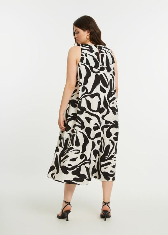 back view of plus size Mat Print Sleeveless A Line Dress Midi Length in Black White