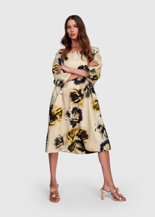 front view of plus size Alembika Knee Length Cotton Shift Dress with Puff Elbow Sleeve in Floral