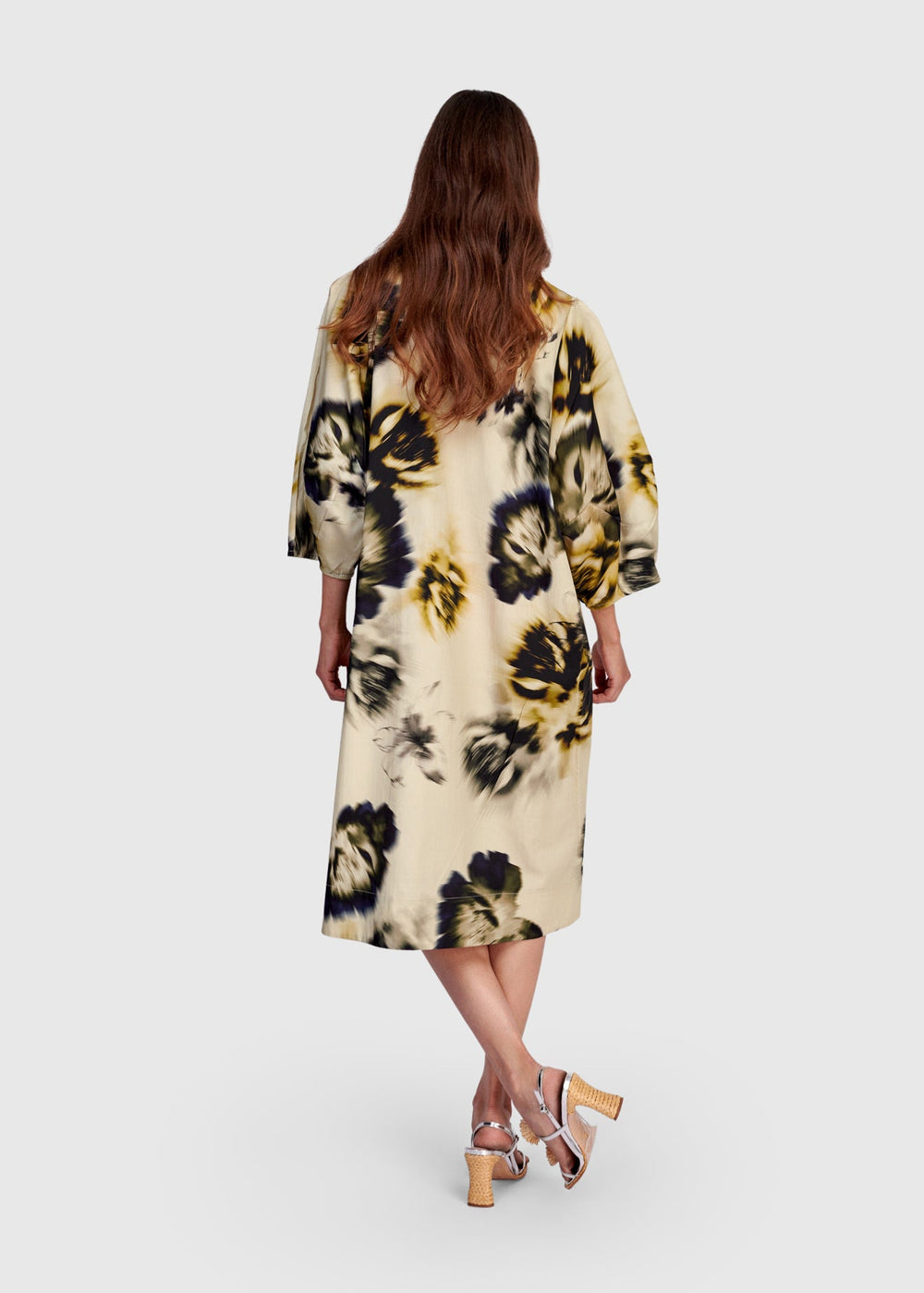 back view of plus size Alembika Knee Length Cotton Shift Dress with Puff Elbow Sleeve in Floral