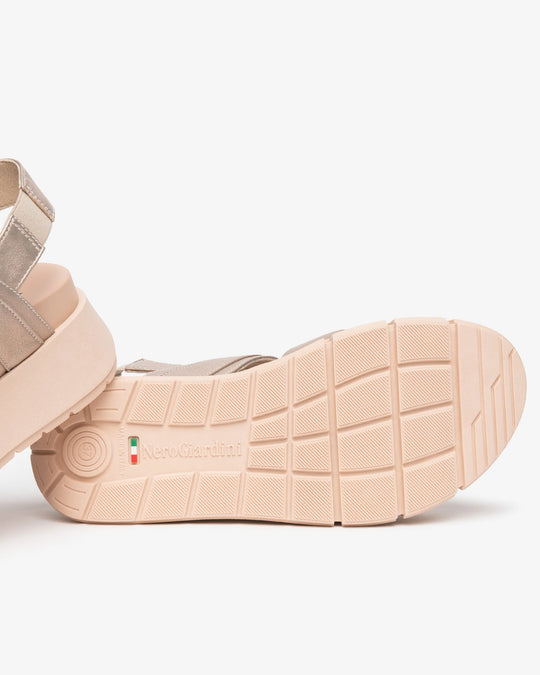 Nero Giardini Etoile Sand Saturn Sandal in Gold