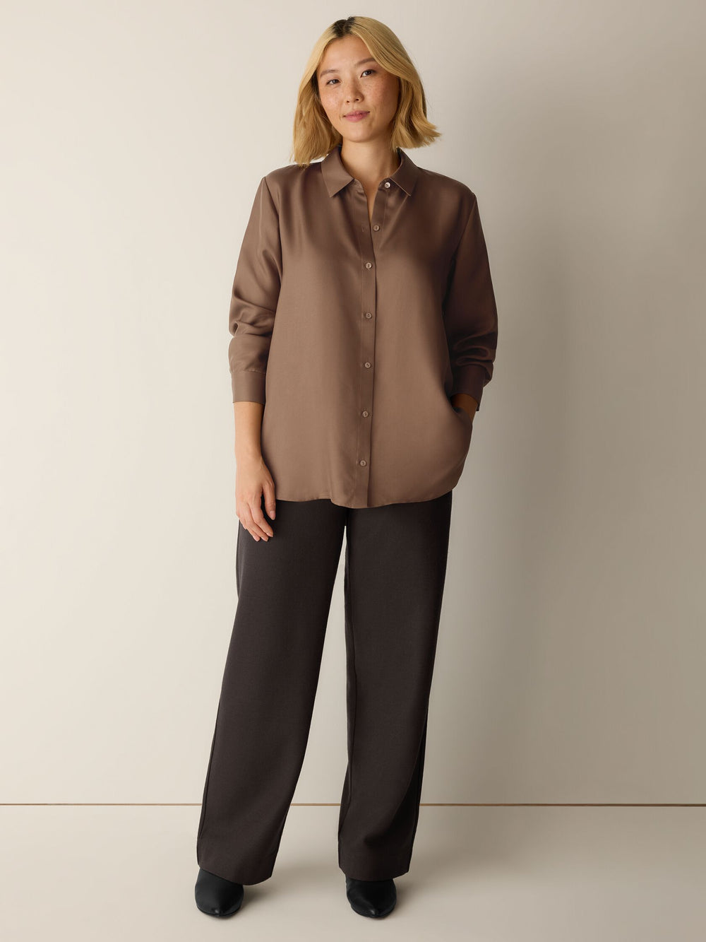 Women's silk twill long-sleeve shirt with classic collar, button front, hazel brown
