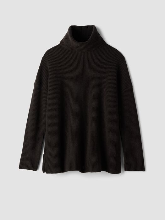 Coffee-brown turtleneck sweater, ribbed knit, long sleeves, pullover