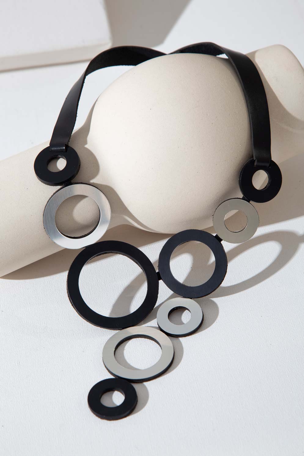 Merx Iskin Sisters Frame V Circle Necklace in Silver and Black