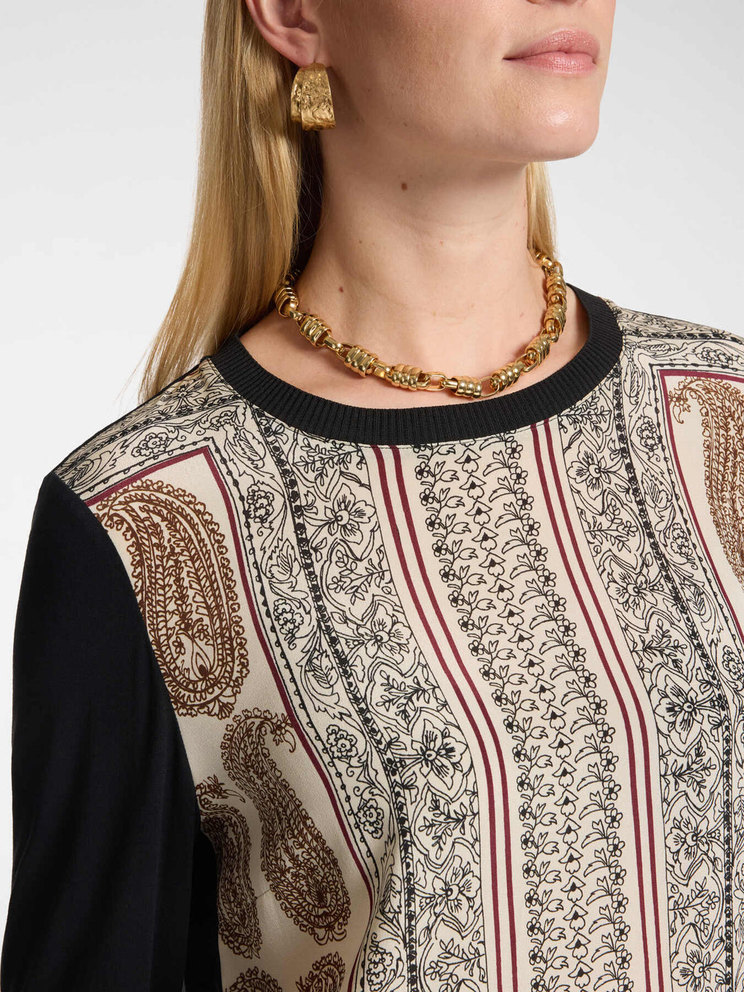 Long sleeve round-neck jersey top close-up of ornate front print with black trim