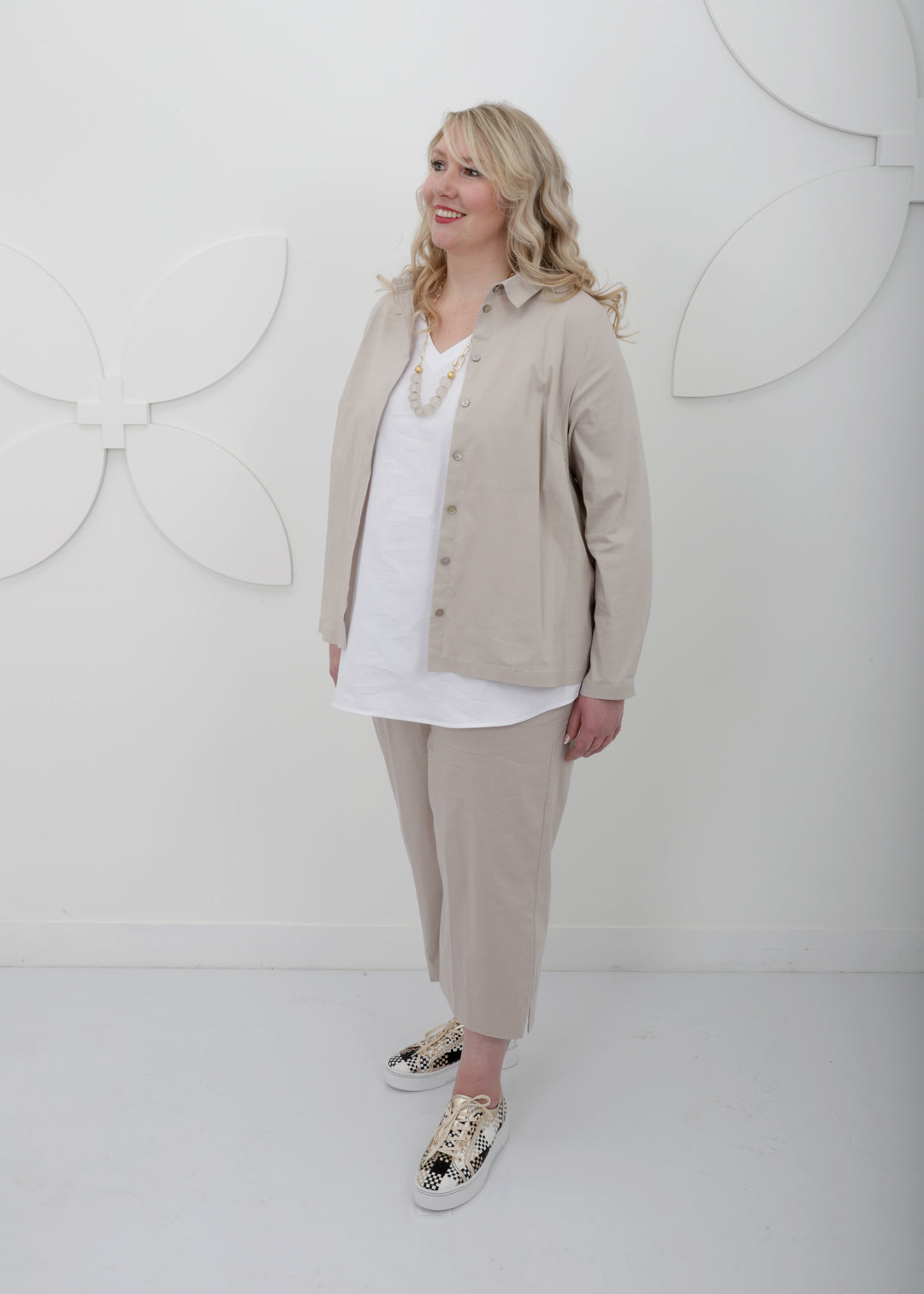 Toni T. Stretch Poplin Long Sleeve A-Line Shirt in Nature