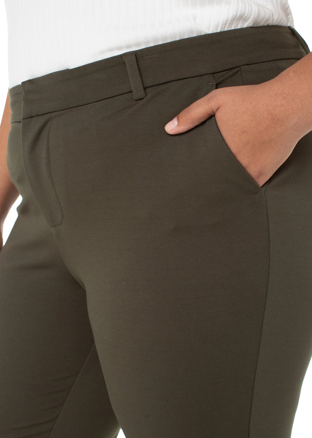 close up front view of plus size Liverpool Kelsey Super Stretch Ponte Pant in Forest Night