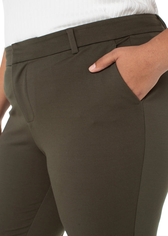 close up front view of plus size Liverpool Kelsey Super Stretch Ponte Pant in Forest Night