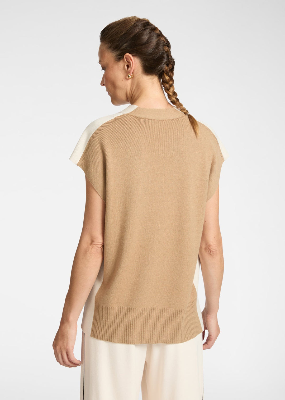 back view of plus size Elena Miro Colour block Knit Vest in Chalk Black Sesame