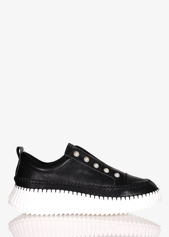 Minx Pearlzie Pearl Detail Slip on Leather Runner in Black