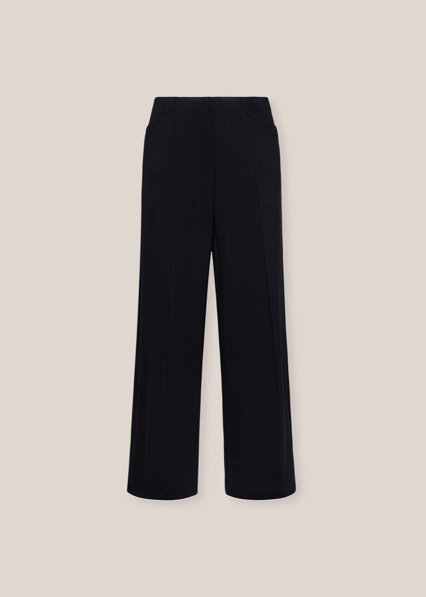 front view of plus size Elena Miro Scuba Cropped Pull on Pant in Black