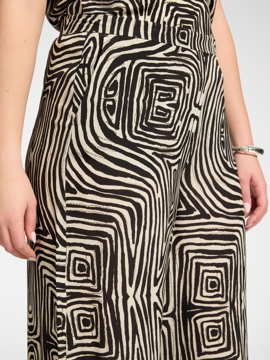 Elena Miro Wide Leg Print Pant in Black Milk