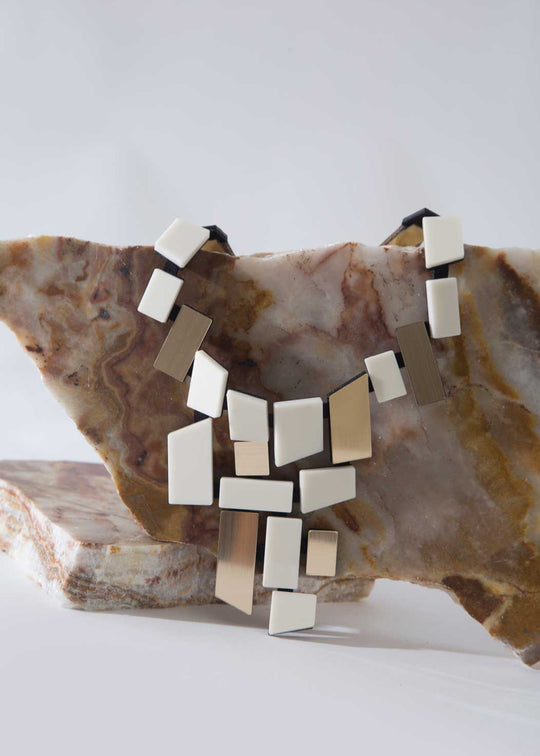Merx Iskin Sisters V Necklace Large in Ivory/Gold